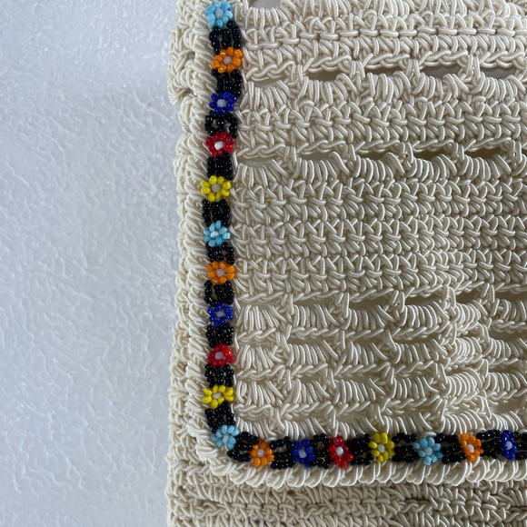 Vintage Y2K 90’s Crocheted Beaded Flower Beige 2 Pocket Crossbody Purse - Picture 3 of 9